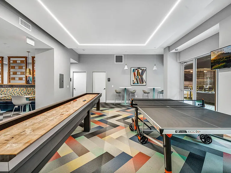 The Quarters Nueces House (Student Housing - Rent by the Bed) — Photo 52
