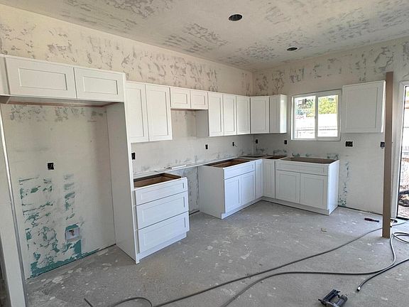 2nd image of 10272 S Rainbow Ln
