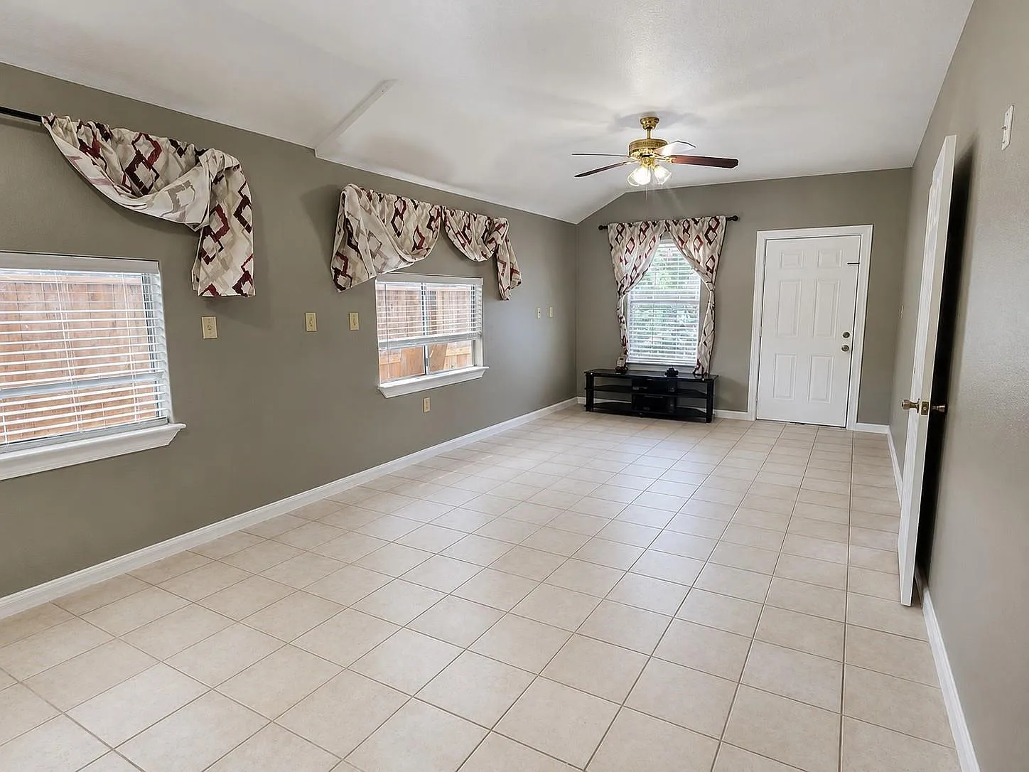 1 bed, 1.0 bath, 800 sqft, $1,300 — Photo 4