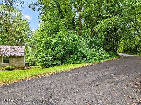 2nd image of 4801 Parva Dr