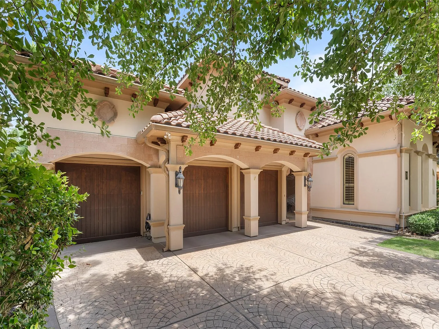 4 bed, 4.5 bath, 4414 sqft, $12,500 — Photo 2