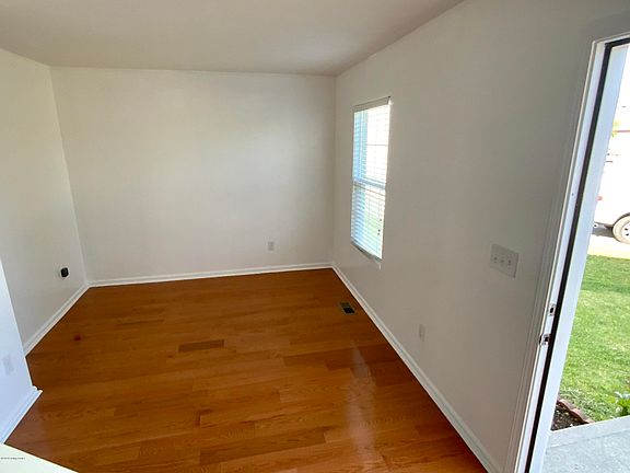 5th image of 5437 Bannon Crossings Dr