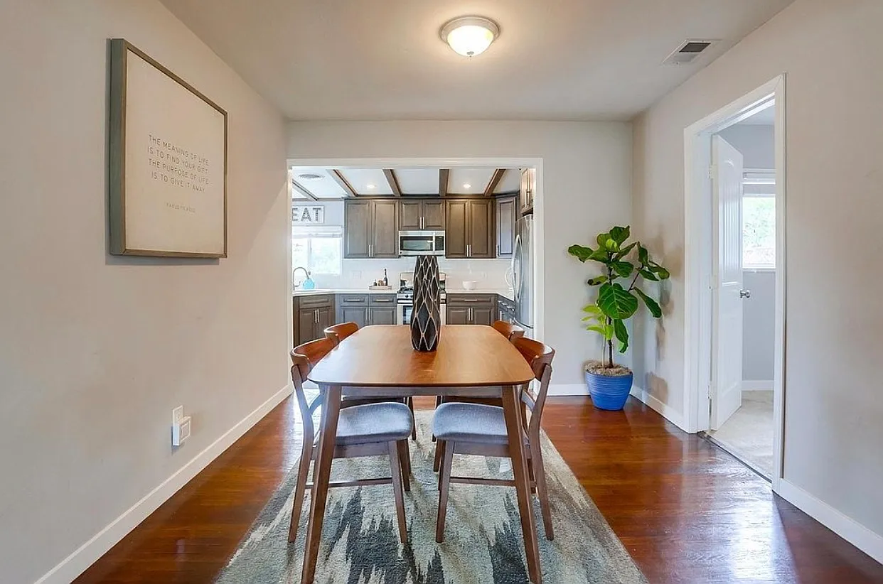 3 bed, 1240 sqft, $4,200 — Photo 3