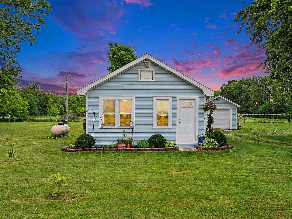 1st image of 64311 Lutz Rd
