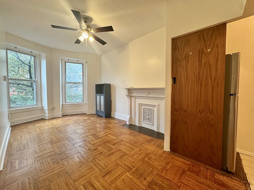 1st image of 154 Halsey St APT 2