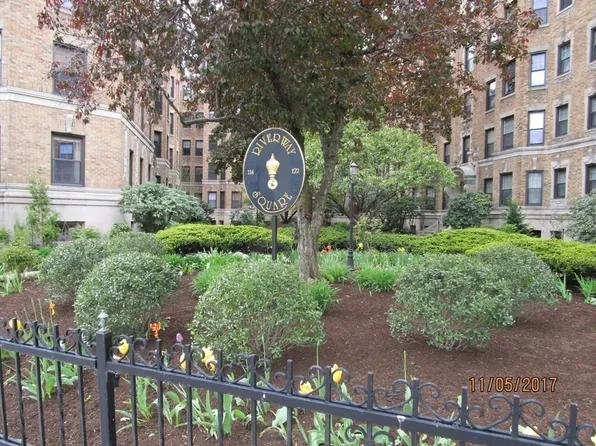 118 Riverway APT 8, Boston, MA 02215