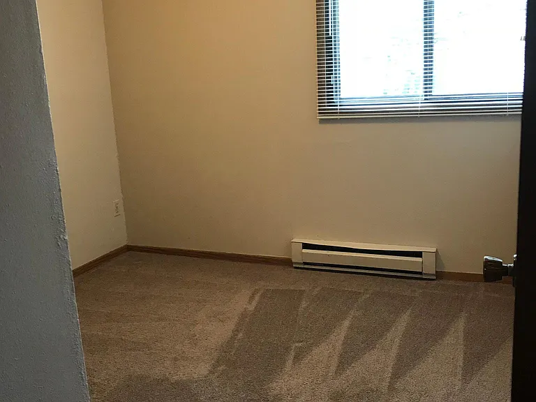 810 Benton Dr — Photo 6
