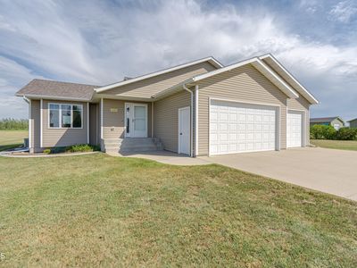 6923 Derek Dr, Bismarck, ND, 58504