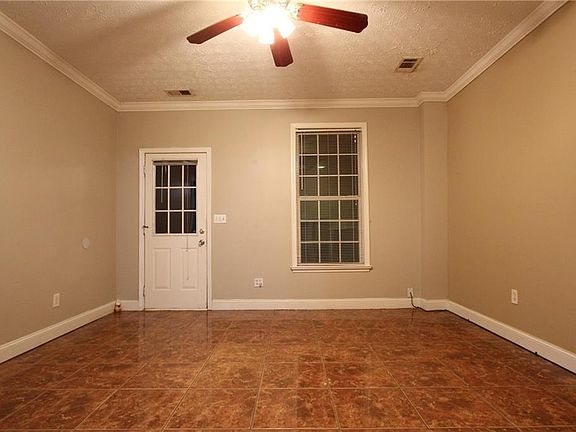 5th image of 818 Springlake Rd
