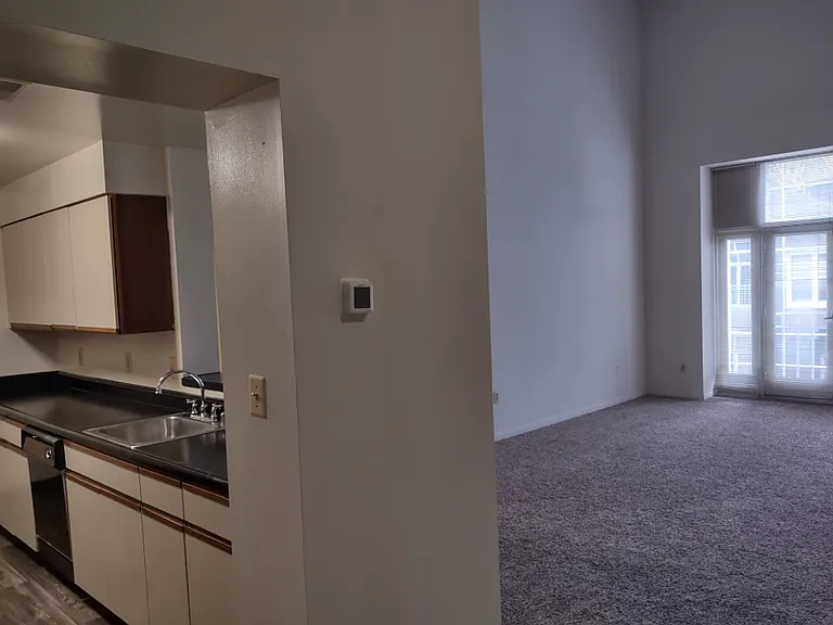 Marlboro Classic Apt & Redwood Square — Photo 60