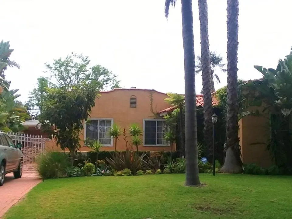 2234 Cloverfield Blvd