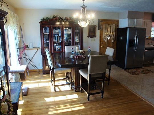 5th image of 267 Graham Dr