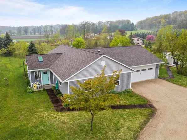 N4424 Kettleview ROAD, Plymouth, WI 53073