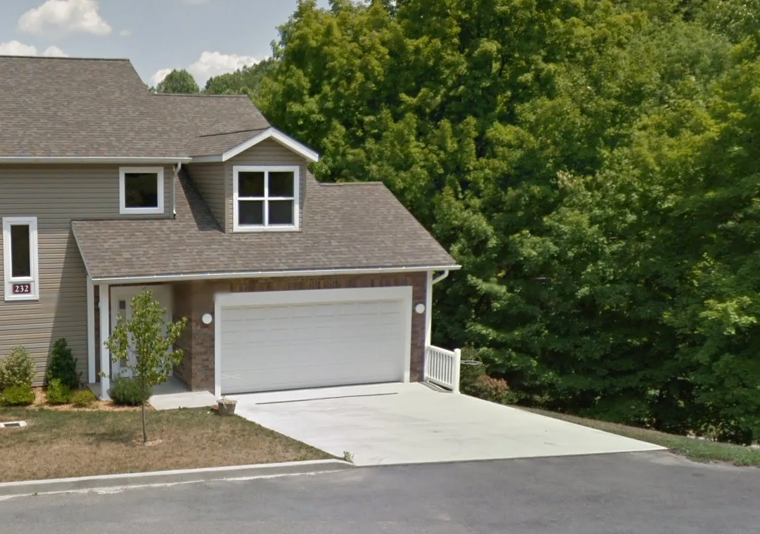 232 Newberry Lane - Premium End Unit Home! — Photo 2