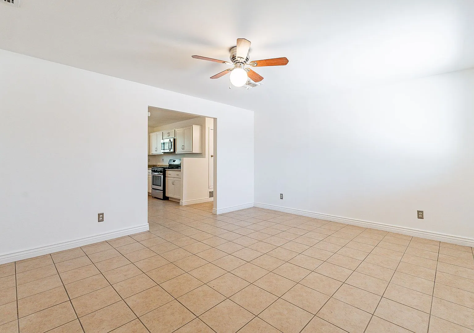 327 E. Lester St. — Photo 3