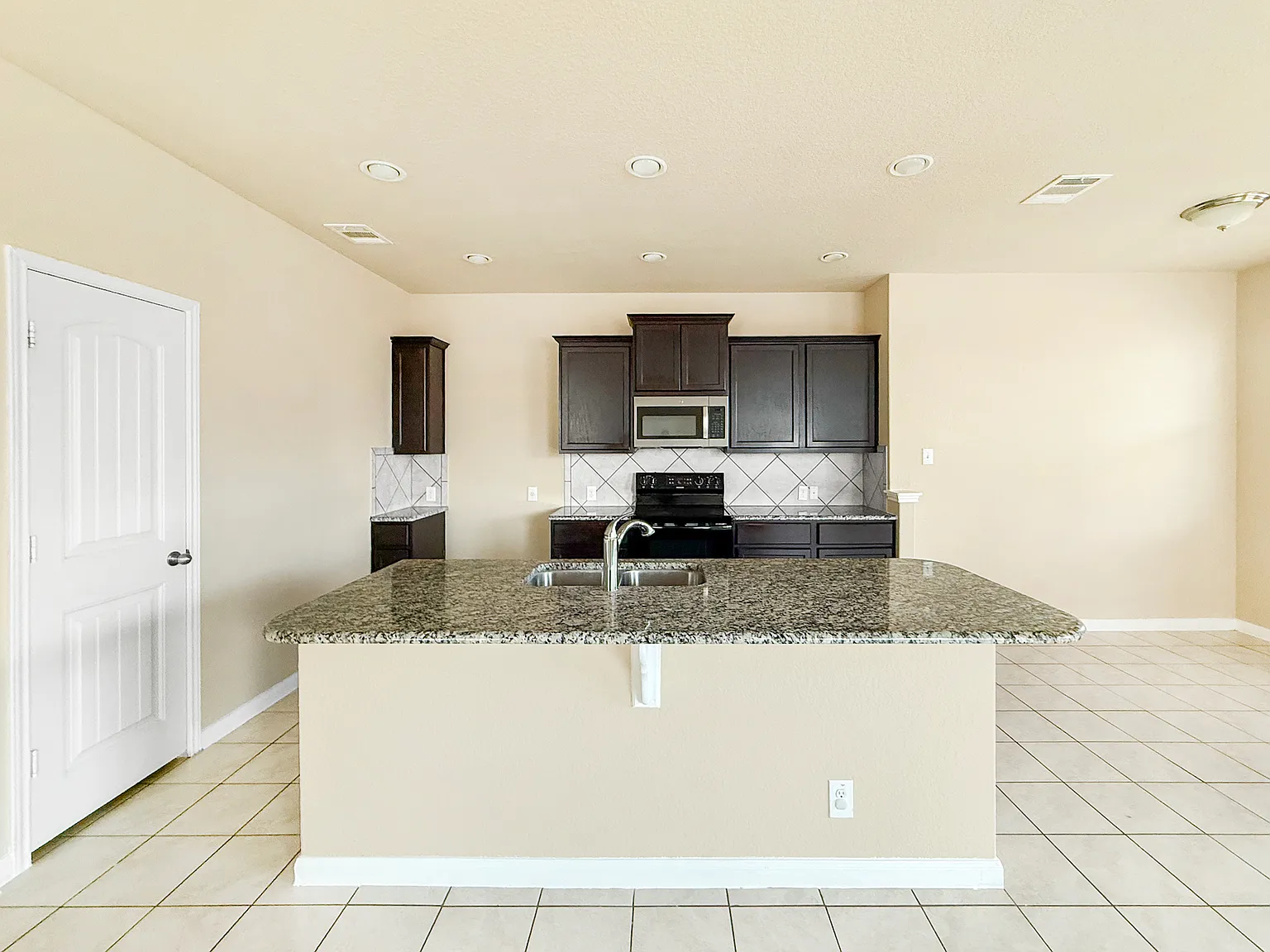 4 bed, 1625 sqft, $1,750 — Photo 3