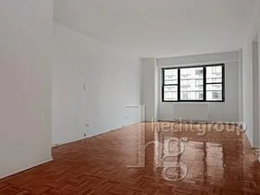 Rented by Hecht Group | media 16