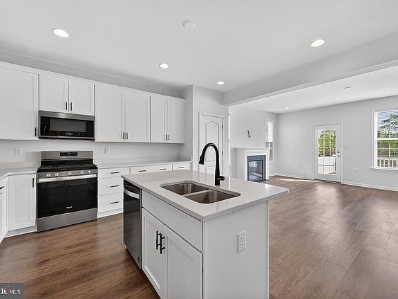 3rd image of 154 Copeley Cir