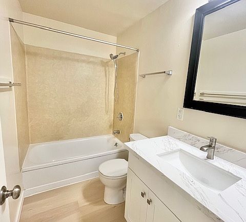 5th image of 5215 15th Ave NE APT 3