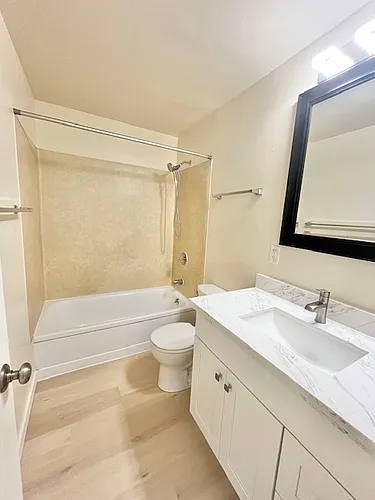 5215 15th Ave NE #8 Photo 1