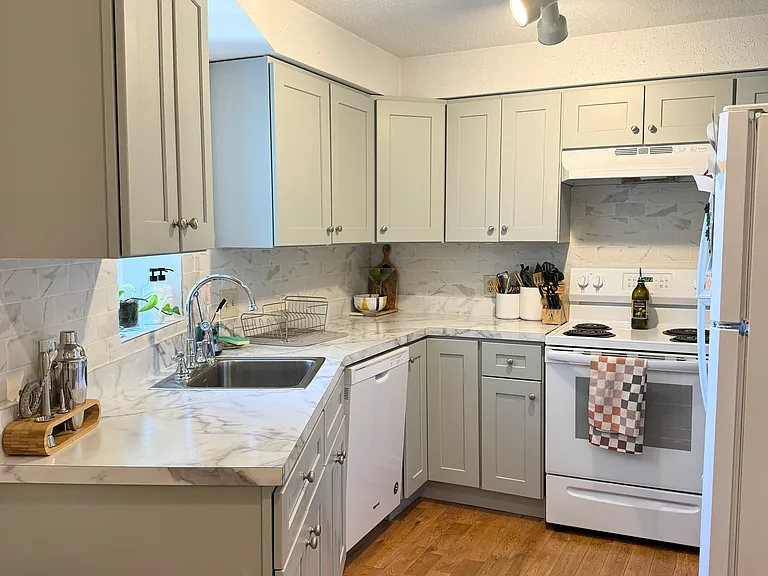 3 Essex St #43 — Photo 6