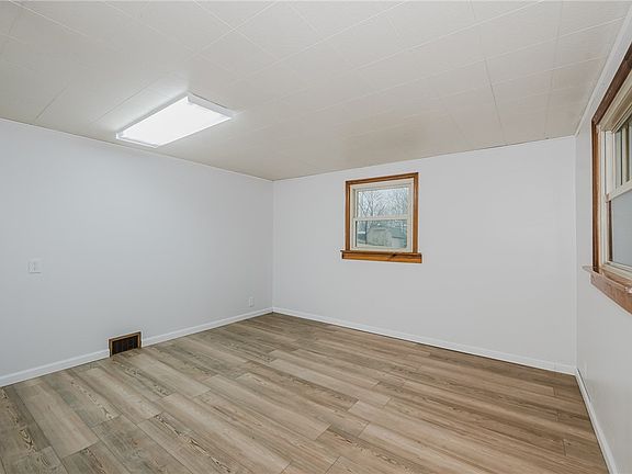 5th image of 1339 Freeport Rd N