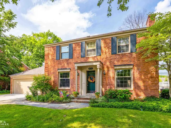 970 N Oxford Rd, Grosse Pointe Woods, MI 48236