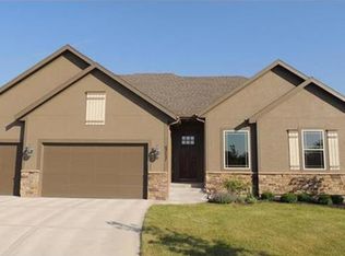 4717 Augusta Dr, Basehor, KS 66007