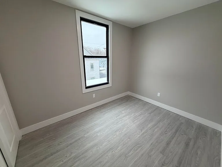 194 N Lake Ave — Photo 10