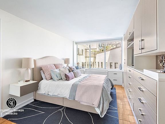5th image of 61 W 62nd St APT 15D