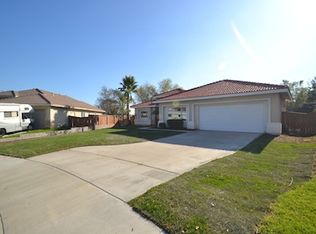 2853 W Summerset Dr, Rialto, CA 92377