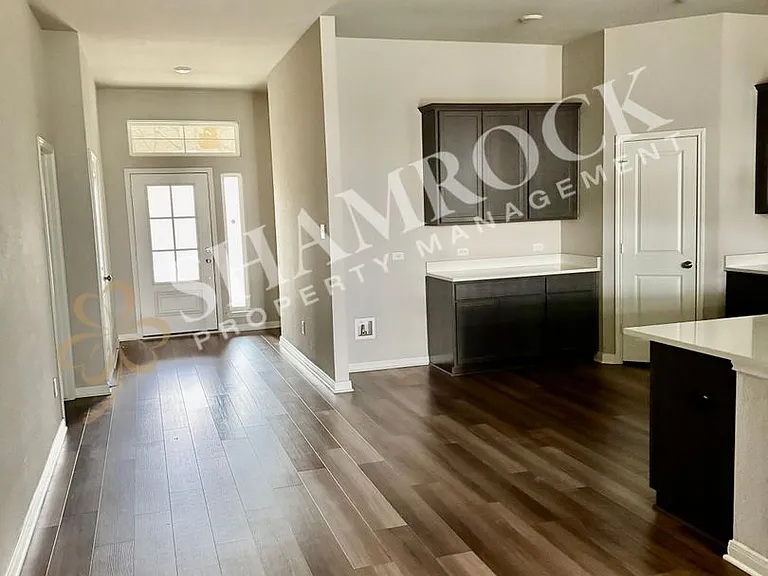 11328 Solar St — Photo 3