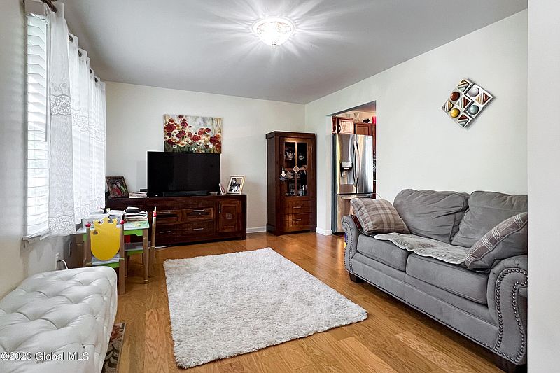 5th image of 26 Victoria Way