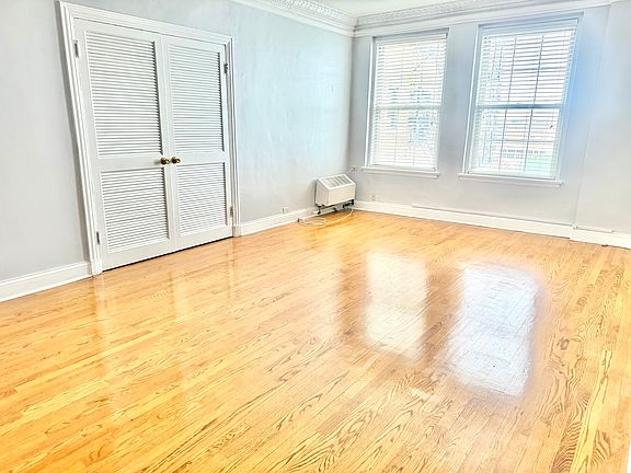 2nd image of 6101 N Sheridan Rd APT 11E