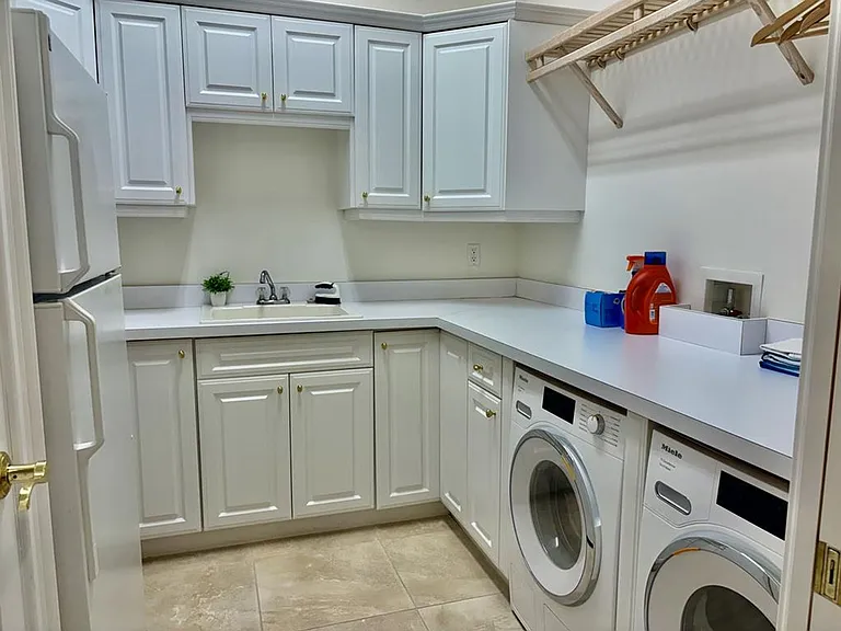 1627 Barbados Ct — Photo 16