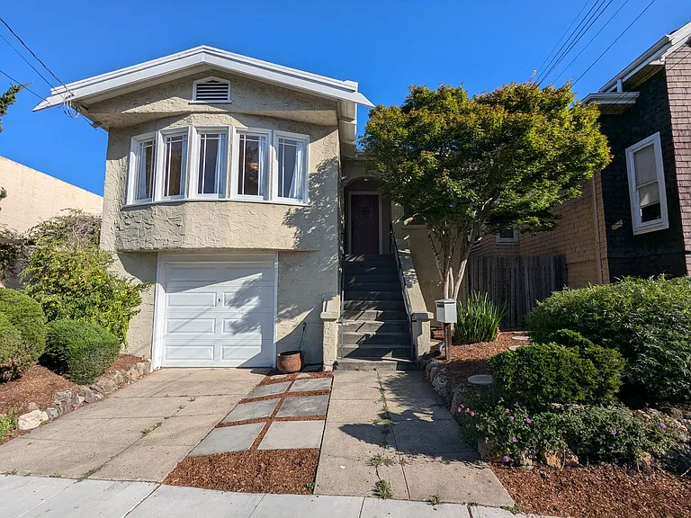 Rose St — Photo 1
