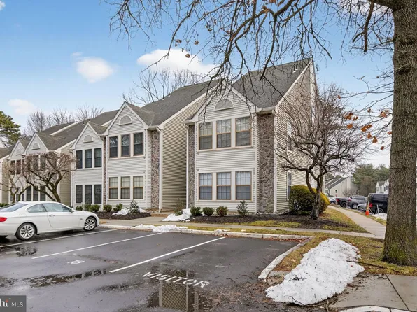 52 Summit Ct, Marlton, NJ 08053