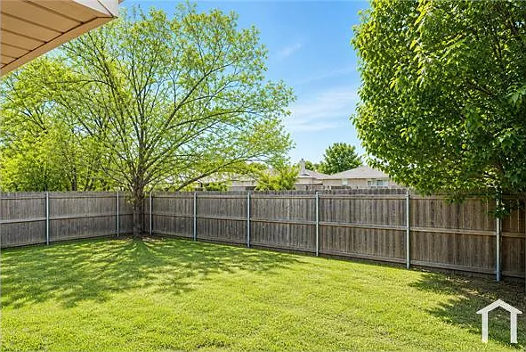 8833 Sunset Trace Dr — Photo 12