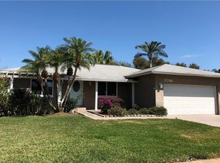 5735 Tanglewood Dr NE, Saint Petersburg, FL 33703