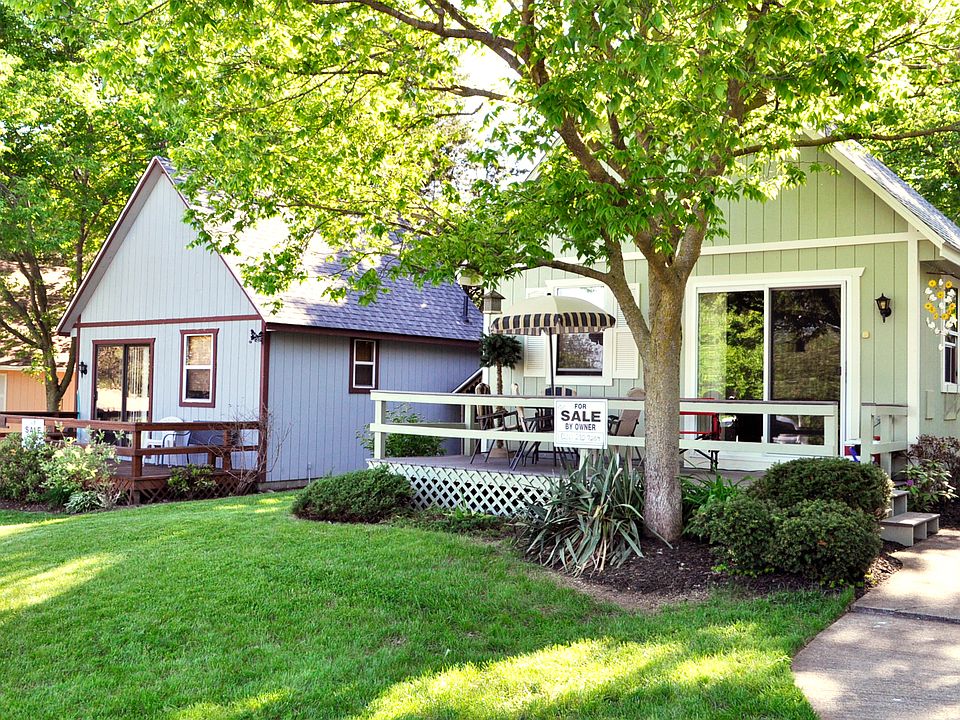 Front of cottages