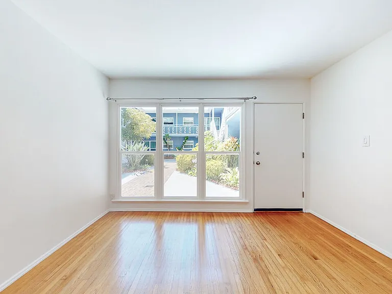 Westwood Hills Apartment — Photo 9