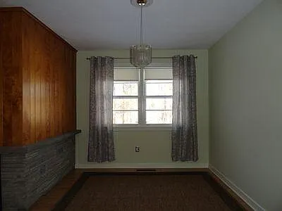 3 bed, 1.5 bath, 1496 sqft, $2,800 — Photo 2