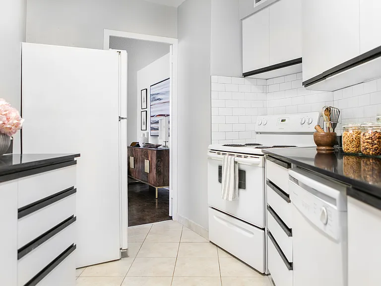 150 Graydon Hall Dr — Photo 40