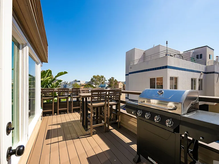 2698 Mission Blvd — Photo 34