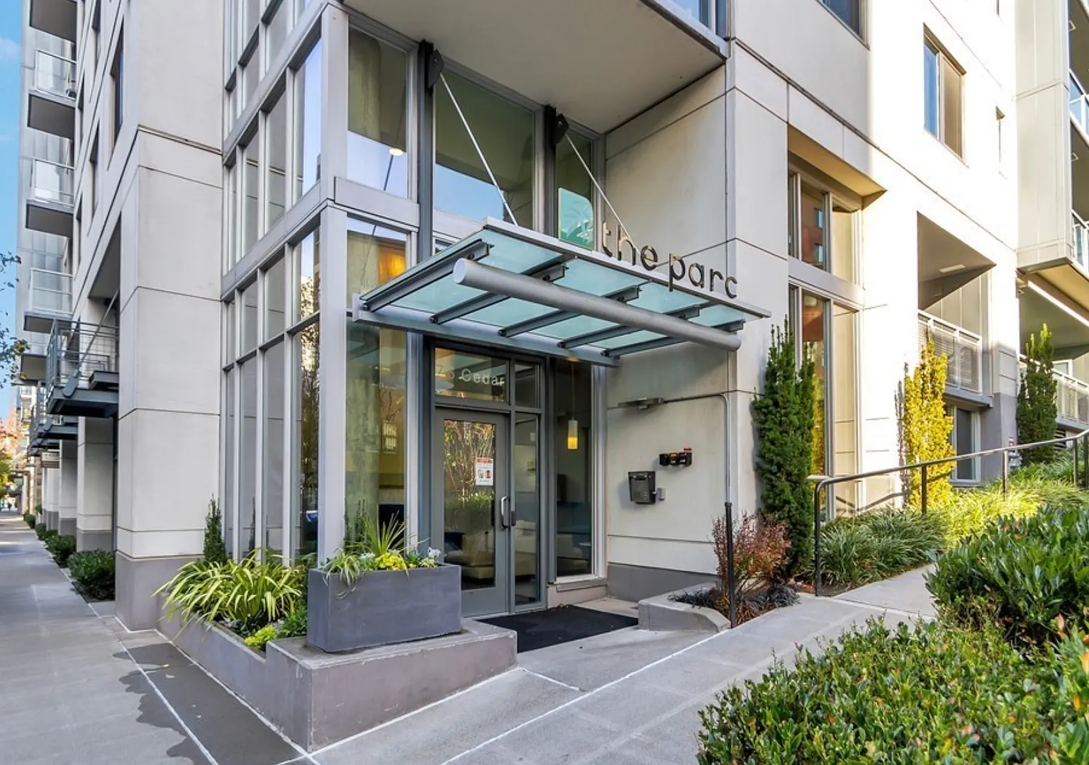 Beautifully Updated Seattle Studio Condo @ the Highly Desirable Parc-Belltown Community! — Photo 1