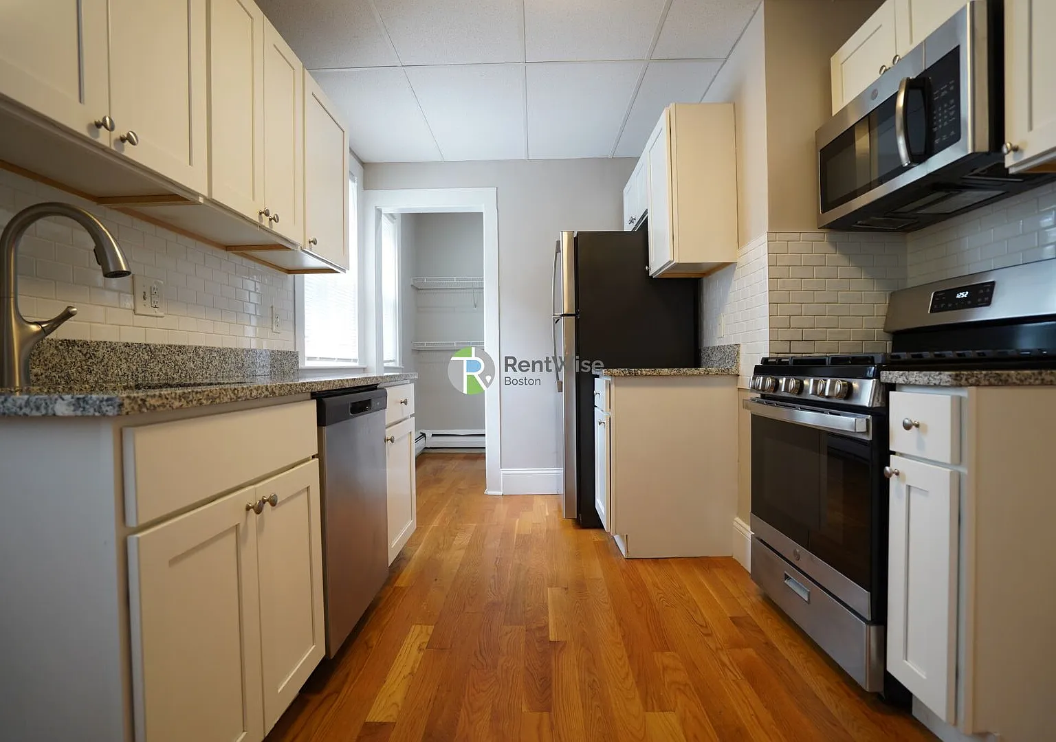 No Fee! Modern Apt in Packard's Corner! Hot Water Included, Spacious and Sunny! — Photo 1