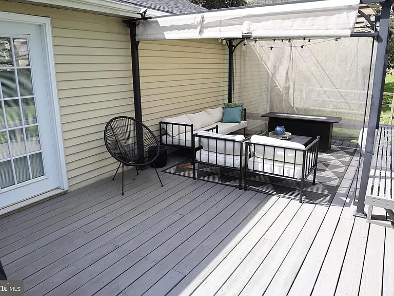 15826 Anamosa Dr — Photo 10