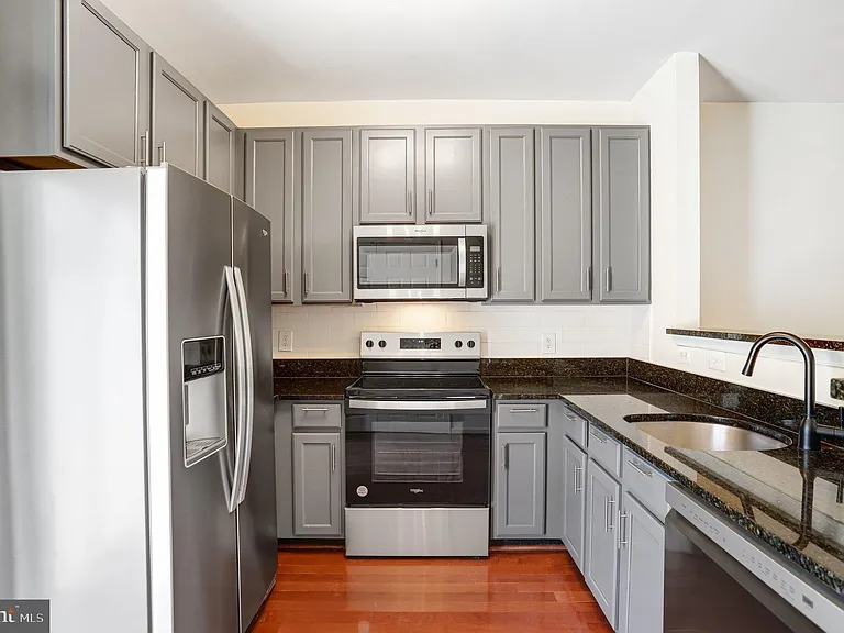 42526 Mayflower Ter — Photo 14