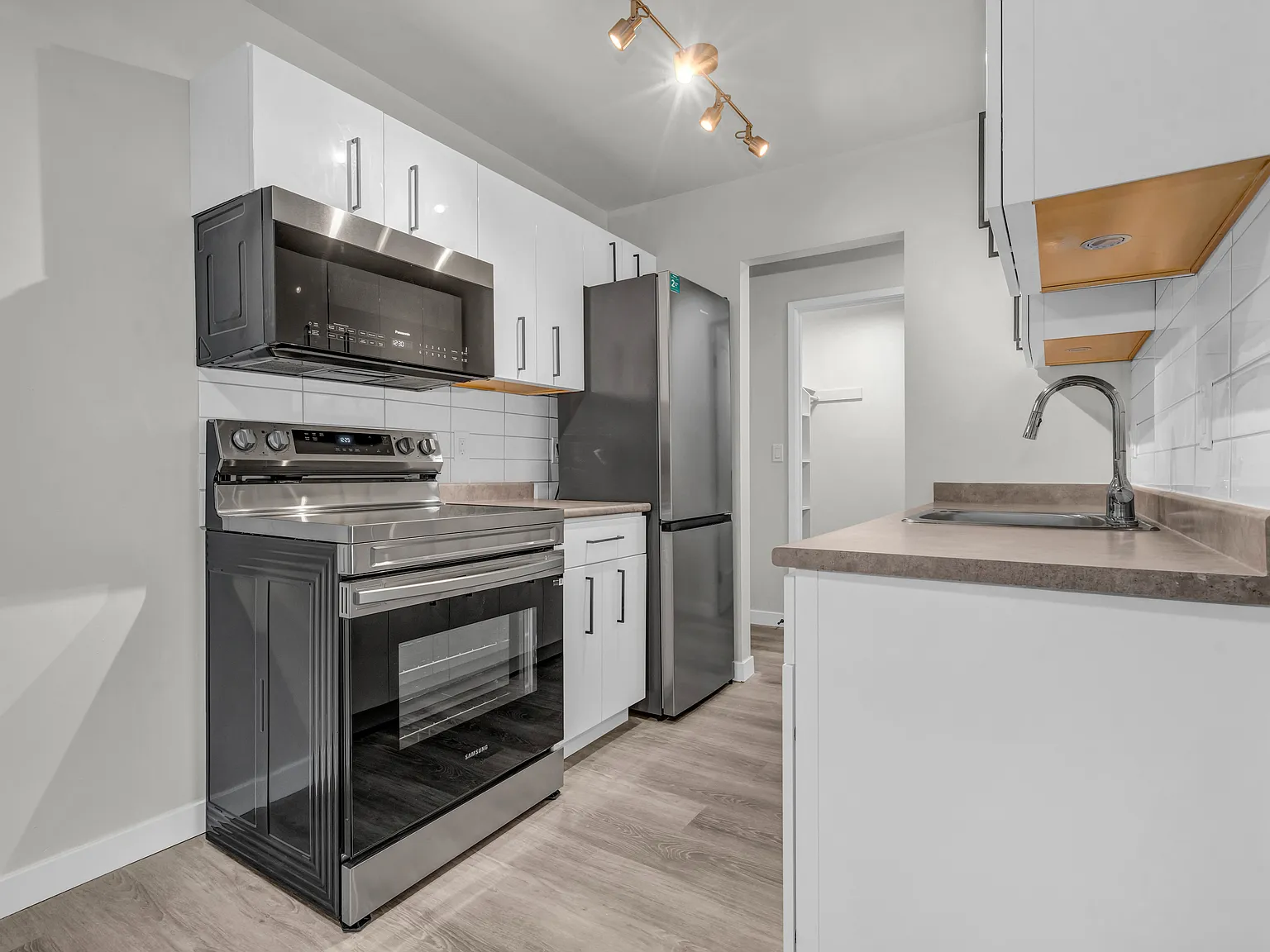 Cloverdale Apartments — Photo 3