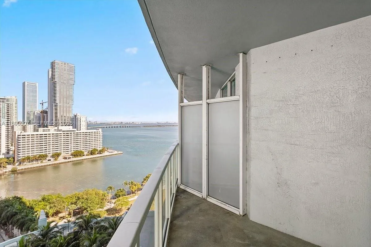 Building Photo - 1900 N Bayshore Dr #1810